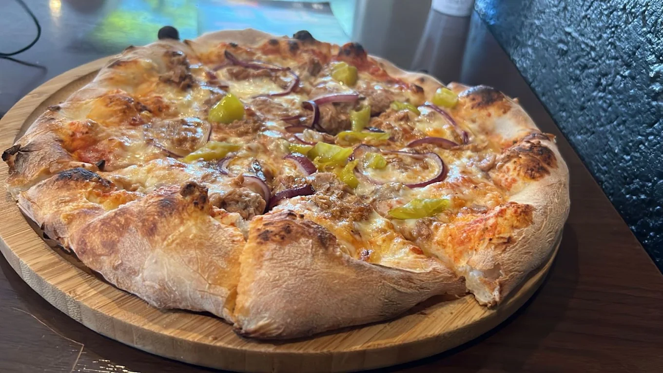 Ofenfrische Pizza