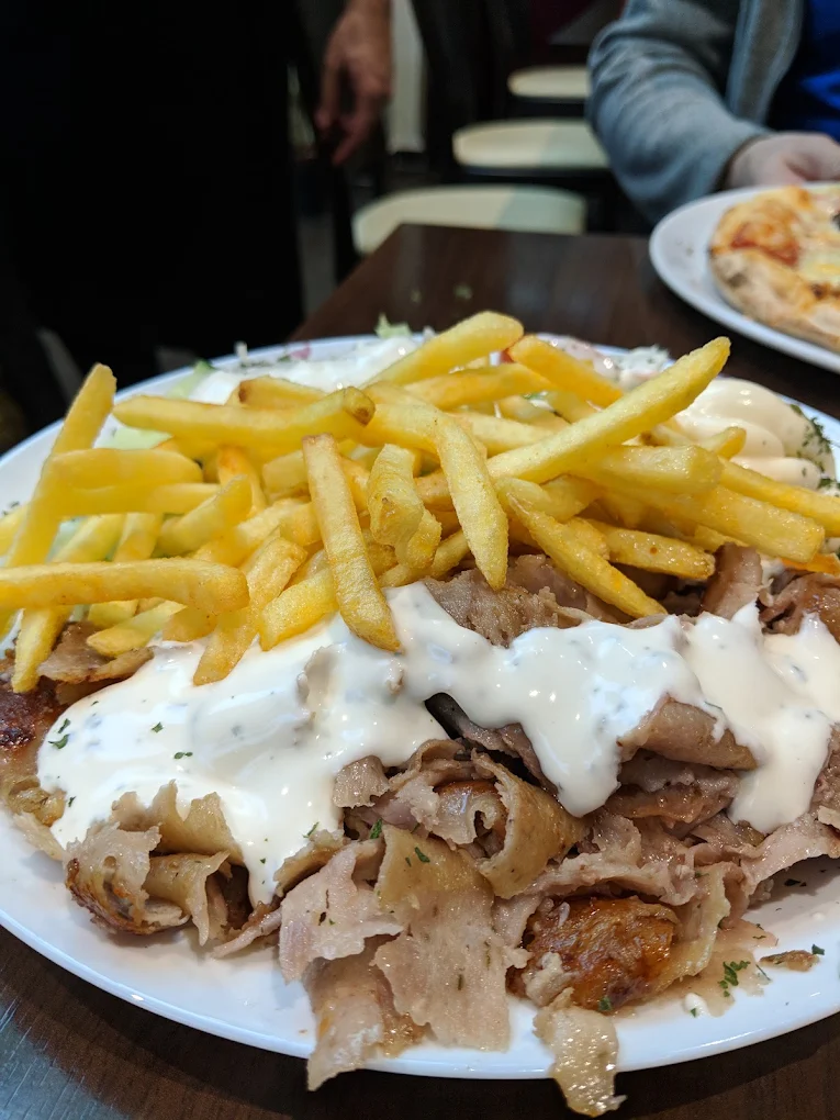 Dönerteller mit Pommes
