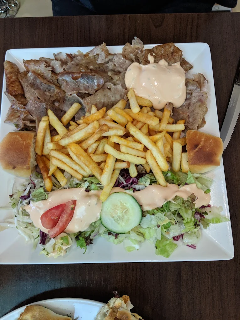 Großer Dönerteller mit Pommes